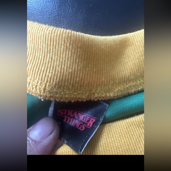 Stranger Things Mens TShirt Camp Know Where Size XL Netflix Green Yellow Tee - Picture 5 of 9